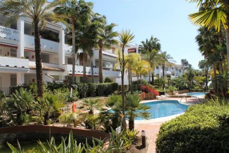 Apartamento En Venta En Las Cañas Beach, Marbella Golden Mile, 142 mt2, 3 habitaciones