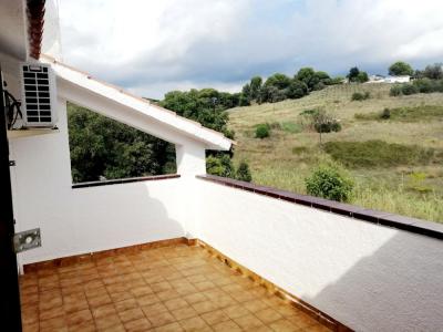 CASA ADOSADA CON JARDIN A 8 MIN DE LA PLAYA, 220 mt2, 5 habitaciones