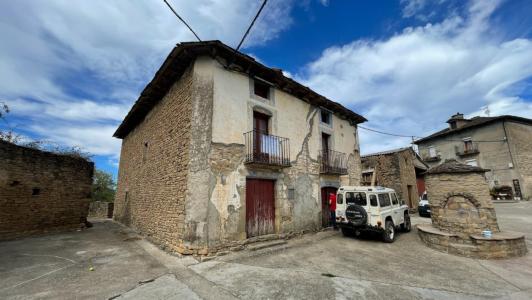 Casa de pueblo a reformar en el Pirineo a 25 km de Jaca, 387 mt2