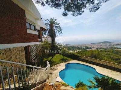 Casa en venta con piscina y vistas en Lloret de Mar, 280 mt2, 3 habitaciones