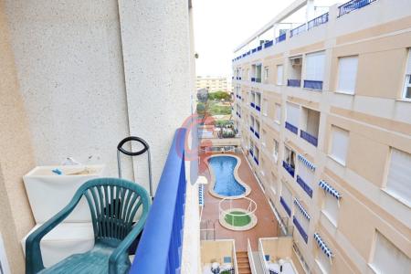 ¡Ático orientado al sur , con piscina común y plaza de garaje en Guardamar!, 71 mt2, 3 habitaciones