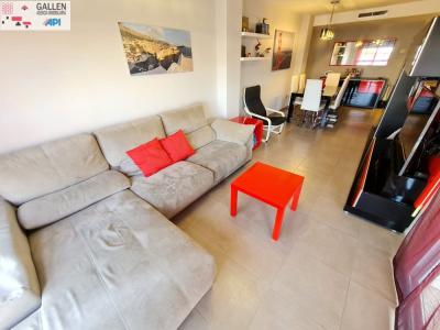 Vivienda semi-nueva con terraza cubierta y gran patio interior en Zona Sensal., 102 mt2, 3 habitaciones