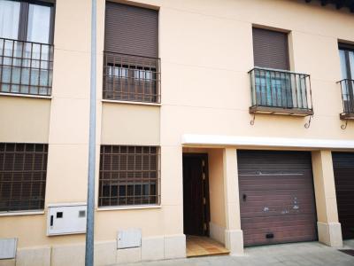 Piso de 115 m2 en venta en el centro de Ontígola (Toledo), 115 mt2, 3 habitaciones