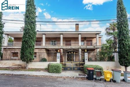 Chalet independiente en Ronda de la Avutarda, Hortaleza - Madrid., 807 mt2, 5 habitaciones