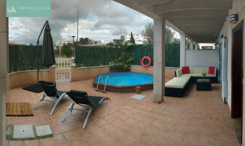 Adosado en Puerto Alcudia. 3hab, 2baños, jardin, terraza, piscina, garaje. 1.500€/mes., 100 mt2, 3 habitaciones