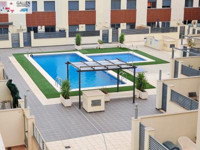 Precioso adosado para entrar a vivir en Zona Lidón con piscina y zonas comunes., 211 mt2, 6 habitaciones
