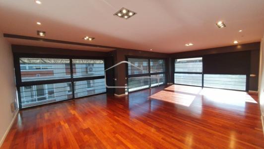 Fantástico piso exterior moderno, con distribución muy cómoda, en Nueva España, 210 mt2, 4 habitaciones