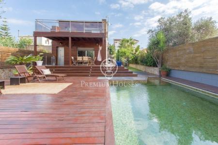 Casa en venta cerca de la playa con licencia turística en Pineda de Mar, 233 mt2, 4 habitaciones