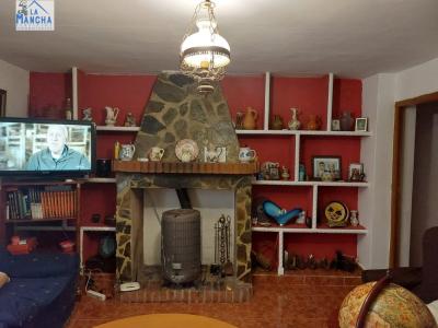 INMOBILIARIA LA MANCHA VENDE CASA EN LA SIERRA DEL SEGURA, 180 mt2, 5 habitaciones