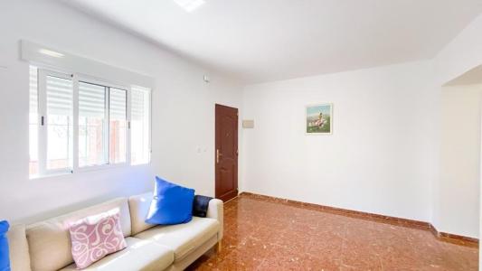 BAJO DE 3 DORMITORIOS, 2 BAÑOS EN FUENGIROLA, 98 mt2, 3 habitaciones