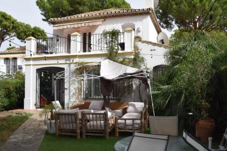 Villa en alquiler en Urb El Presidente-Estepona, 152 mt2, 4 habitaciones