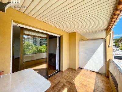 Piso con 3 habitaciones, terraza de 13 m2 y parking en Platja de Aro., 91 mt2, 3 habitaciones