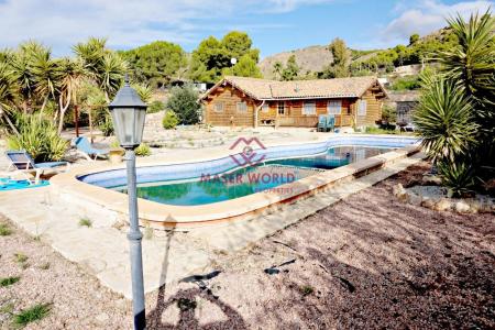 ¡Casa de campo toda de madera con piscina y terreno!, 106 mt2, 3 habitaciones