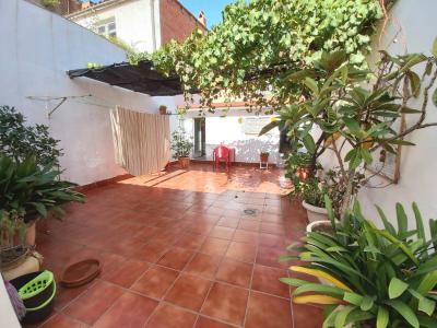 Casa con patio y terraza - Can Puiggener Sabadell, 227 mt2, 4 habitaciones