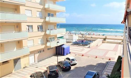 Apartamento con maravillosas vistas al mar situado en 1ª linea playa Daimús,, 110 mt2, 3 habitaciones