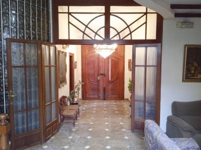 Casa en Xirivella en zona centro con patio interior y terraza., 227 mt2, 7 habitaciones