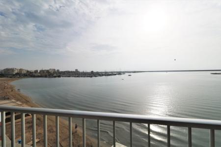 VISTAS PERFECTAS DESDE ESTE APARTAMENTO EN PRIMERA LINEA DE TORREVIEJA, 96 mt2, 3 habitaciones