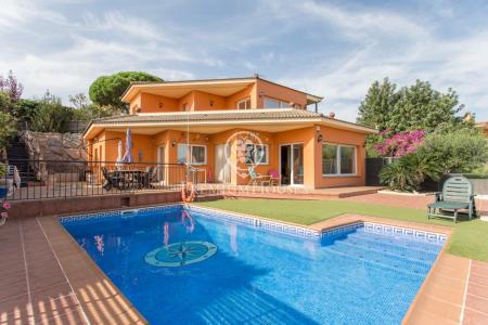 Casa en venta con vistas y piscina en Calella, 340 mt2, 5 habitaciones