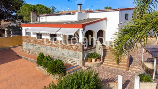Chalet independiente con piscina propia en Montserrat (Valencia), 398 mt2, 6 habitaciones