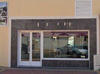 SE ALQUILA LOCAL COMERCIAL EN TORREVIEJA, EN CENTRO COMERCIAL, 40 mt2