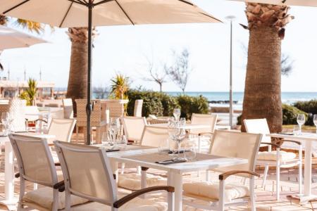 Traspasar local con visto del mar en calle Joan Maragall // Exclusive sea view restaurante for rent, 230 mt2