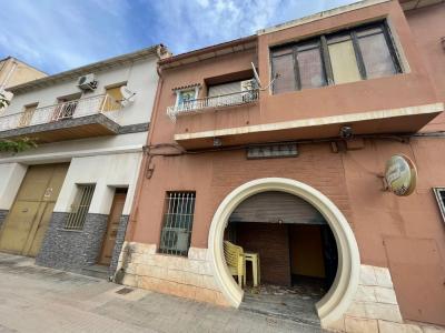 Casa con local en Monforte del Cid para reformar, 302 mt2, 4 habitaciones