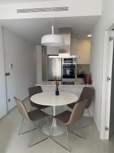 Muy bonito apartamento,semi nuevo en Torrevieja., 55 mt2