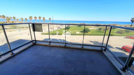 Precioso apartamento con vistas al mar situado en 1ª línea de la playa de Daimús,, 125 mt2, 3 habitaciones