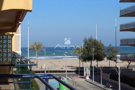 Apartamento con vistas mar situado en 1ª linea lateral  playa Gandia,, 80 mt2, 3 habitaciones