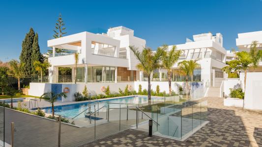 4 room villa  for sale in San Pedro de Alcantara, Spain for 0  - listing #998384, 185 mt2