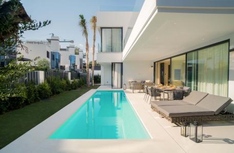 4 room villa  for sale in Marbella, Spain for 0  - listing #1034934, 434 mt2