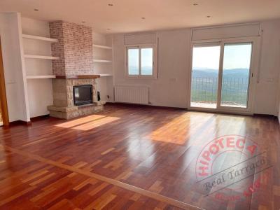 OPORTUNIDAD! CASA CON JARDIN APORTANDO SOLAMENTE 15.000€! CONSULTANOS SIN COMPROMISO, 230 mt2, 4 habitaciones