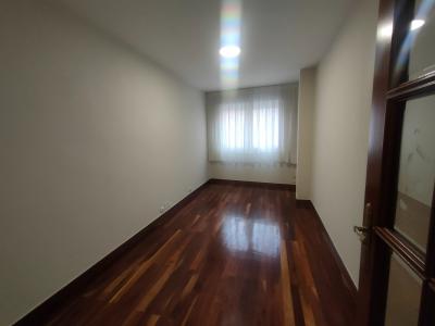 Se alquila apartamento en calle Cisneros, 63 mt2, 1 habitaciones