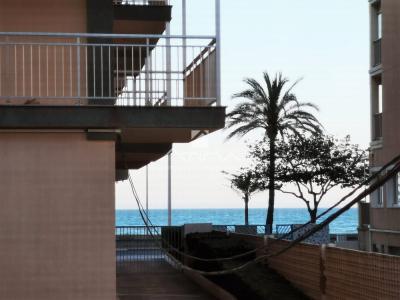 Apartamento con vistas al mar  situado en 1ª línea playa Gandia asolo 10 meros de la arena, 125 mt2, 3 habitaciones