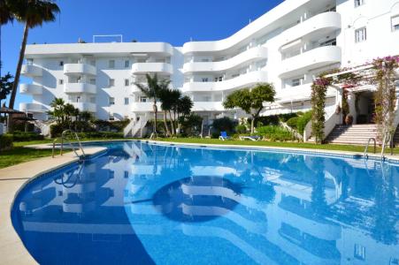 Fantástico apartamento dúplex en planta baja de tres dormitorios en Marbella Real, Milla de Oro, 200 mt2, 3 habitaciones