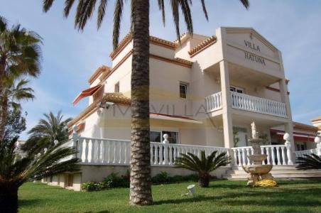 Villa a solo 150 mts de la playa a la venta en Playa Flamenca, Orihuela Costa., 570 mt2, 6 habitaciones