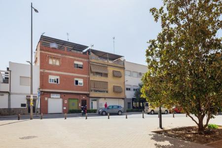 ¡Edificio en Venta en plena Ava  de Cádiz! se vende vivienda de tres plantas de altura con local, 282 mt2, 4 habitaciones