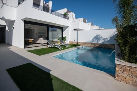 Villa de 3 dormitorios y 3 baños, 600 metros de la playa en Santiago de la Ribera., 123 mt2, 3 habitaciones