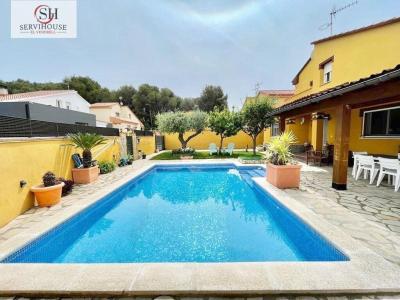 Casa independiente con piscina, jardín, barbacoa en El Oasis, El Vendrell, 158 mt2, 4 habitaciones