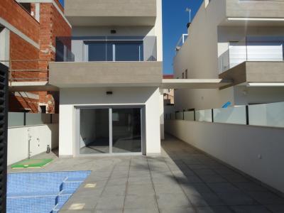 NUEVA CONSTRUCCIÓN DE 4 VILLAS INDEPENDIENTES EN SANTIAGO DE LA RIBERA!!!, 126 mt2, 3 habitaciones