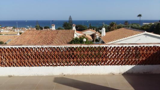 Terraza, vistas al mar, internet-wifi- soleado y luminoso. Piscina comunitaria,, 80 mt2, 3 habitaciones