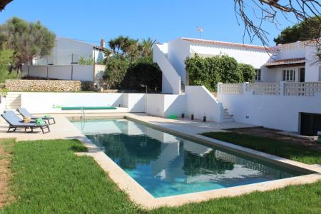 Chalet de 4 habitaciones y gran piscina con increíbles vistas al mar y a la Playa de Calan Porter, 225 mt2, 4 habitaciones