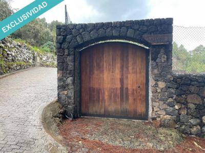 Finca rústica vallada y amurada con piedra natural., 4823 mt2